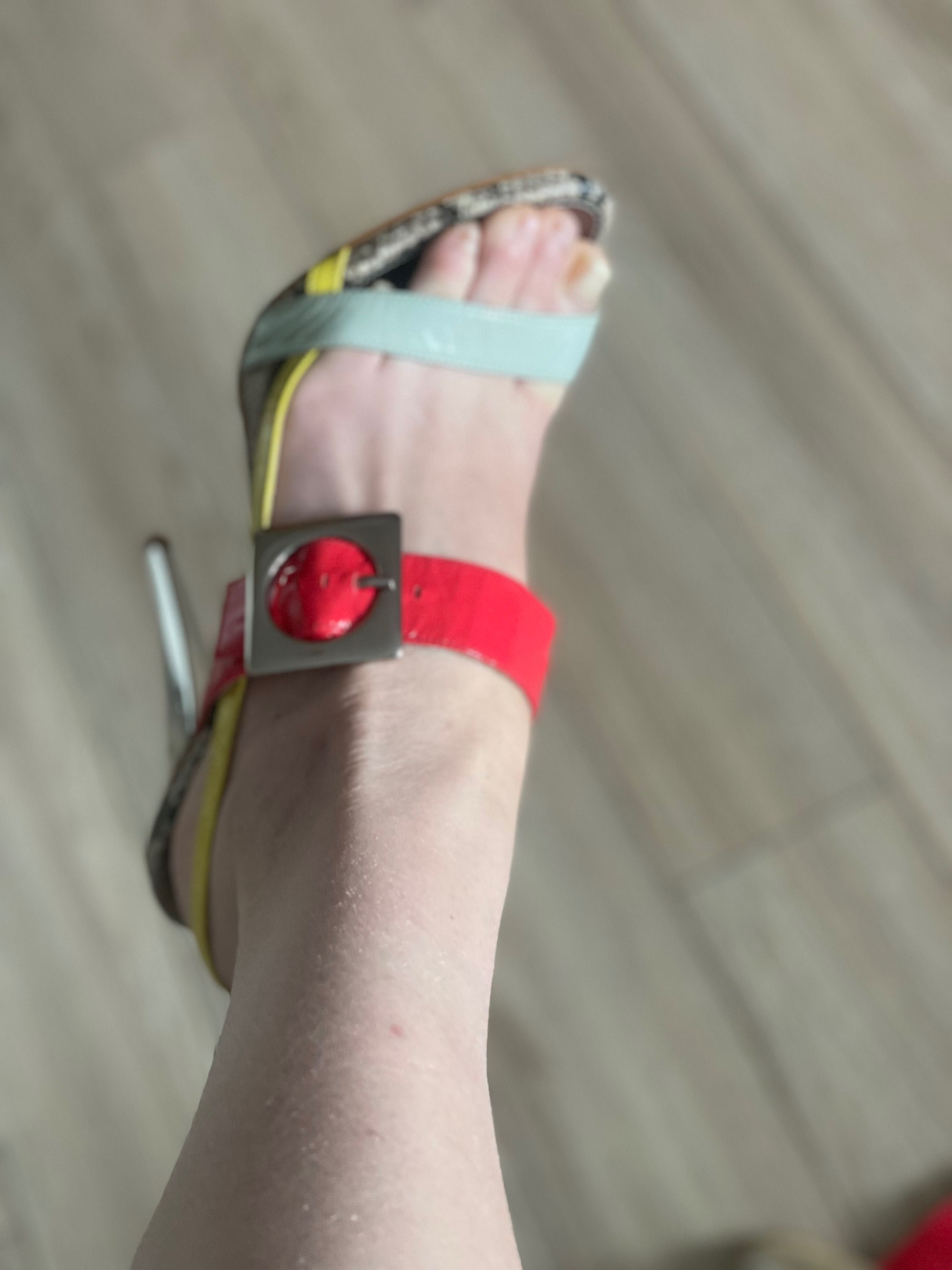 Маркови чисто нови сандали на ток
