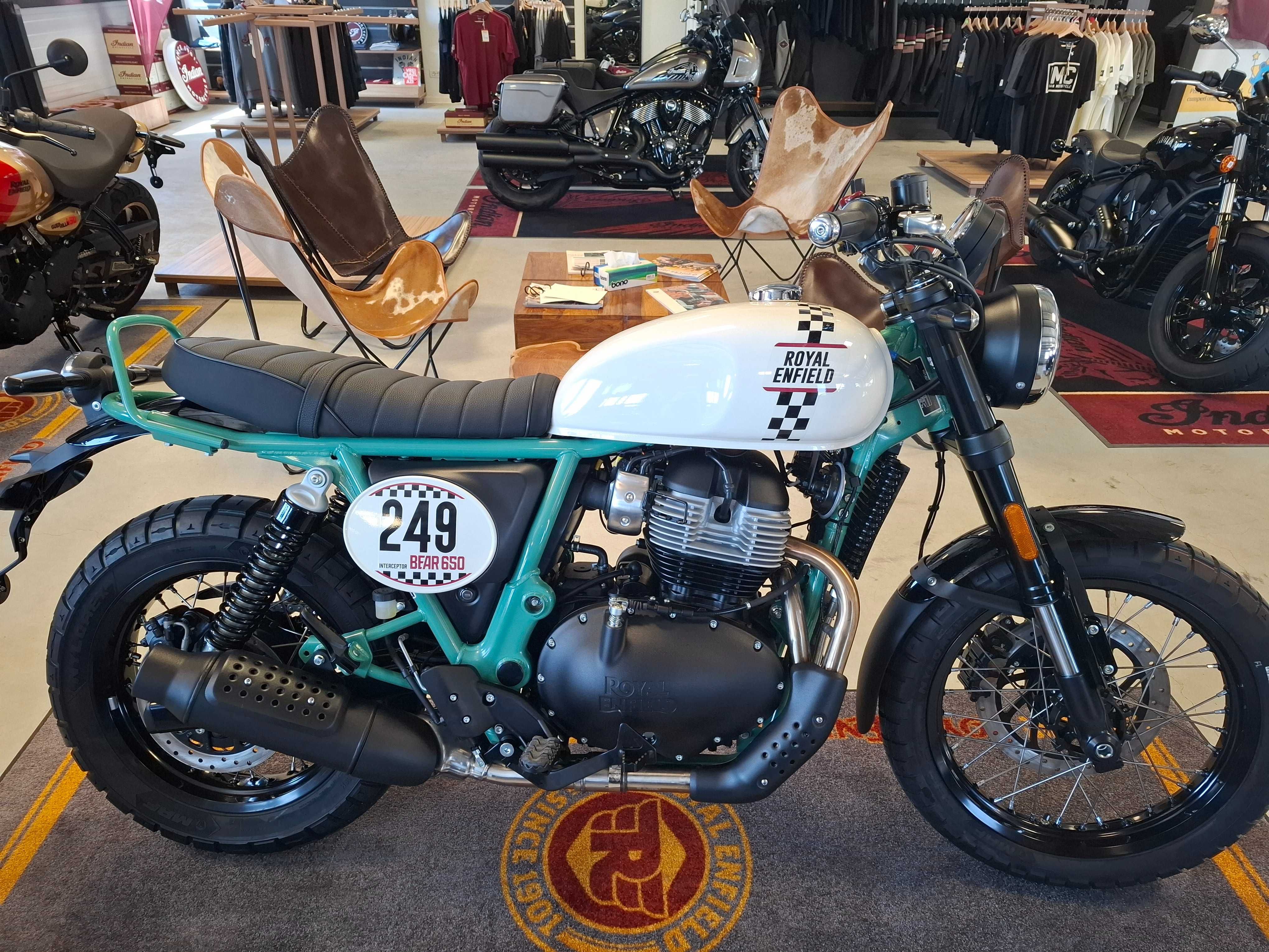 Motocicleta Royal Enfield Bear 650