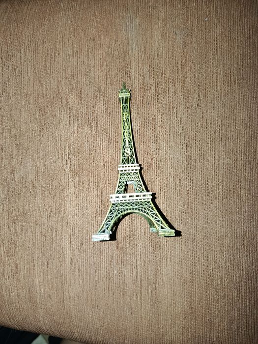 Фигурка Эйфелевой башни