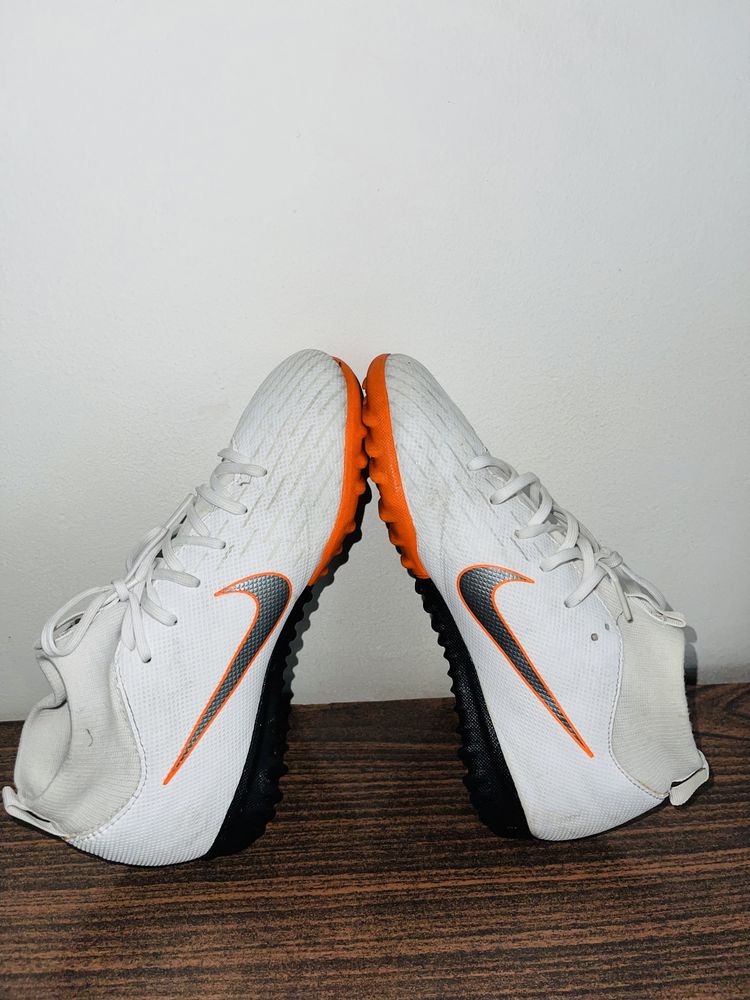 Vând ghete de fotbal Nike - Mercurial 6 Astro