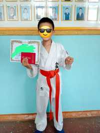 Продам кимоно, шлем и накладки для занятий карате для детей