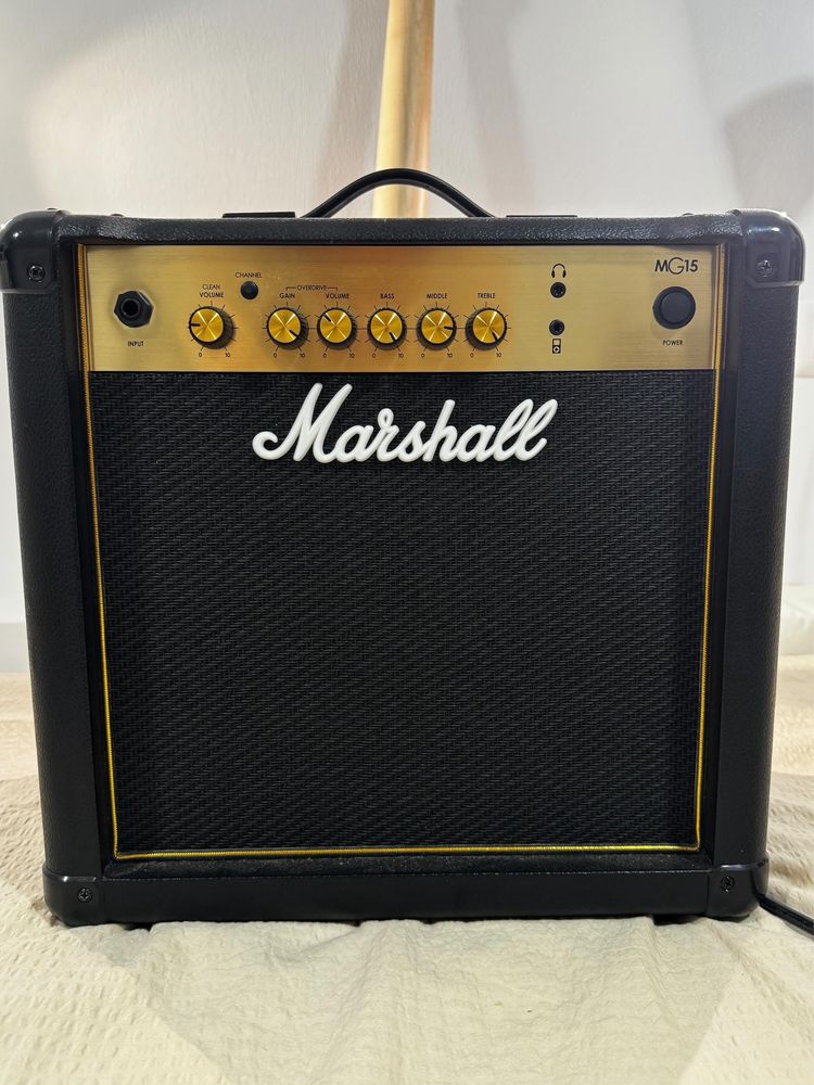 „Vând Fender Squier Strat + Marshall MG15G + husă Fender