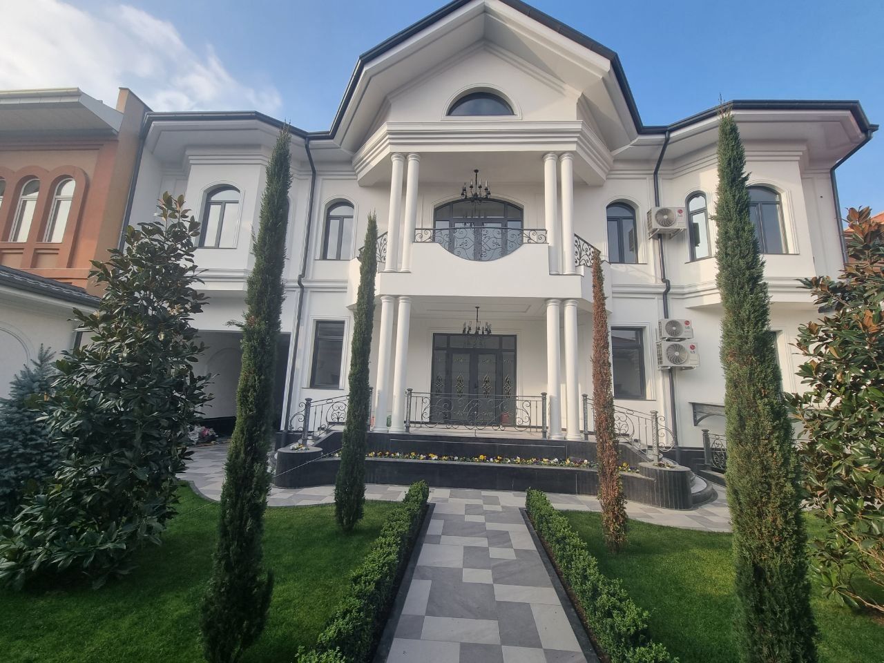 Travertin fasat arzonroq qilib beramiz sifatli va ishonchli ustalar