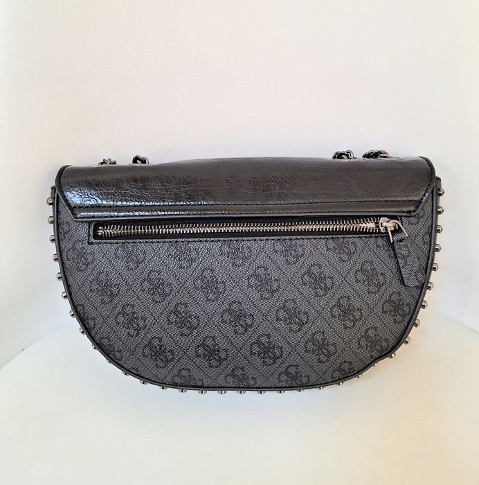 Оригинална чанта Guess