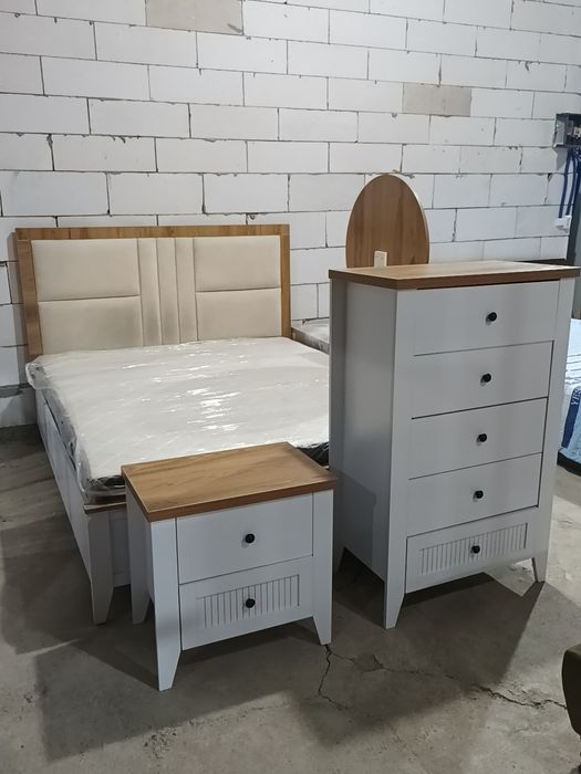 Продается спальный гарнитур