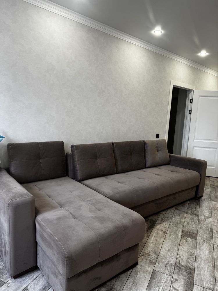 Продам диван. Б/у. И в испозьваниии 1,5 года