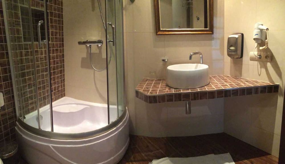 Дава се под наем Двустаен апартамент в София, Лозенец - 75 кв.м за 423.81 € - Снимка #1