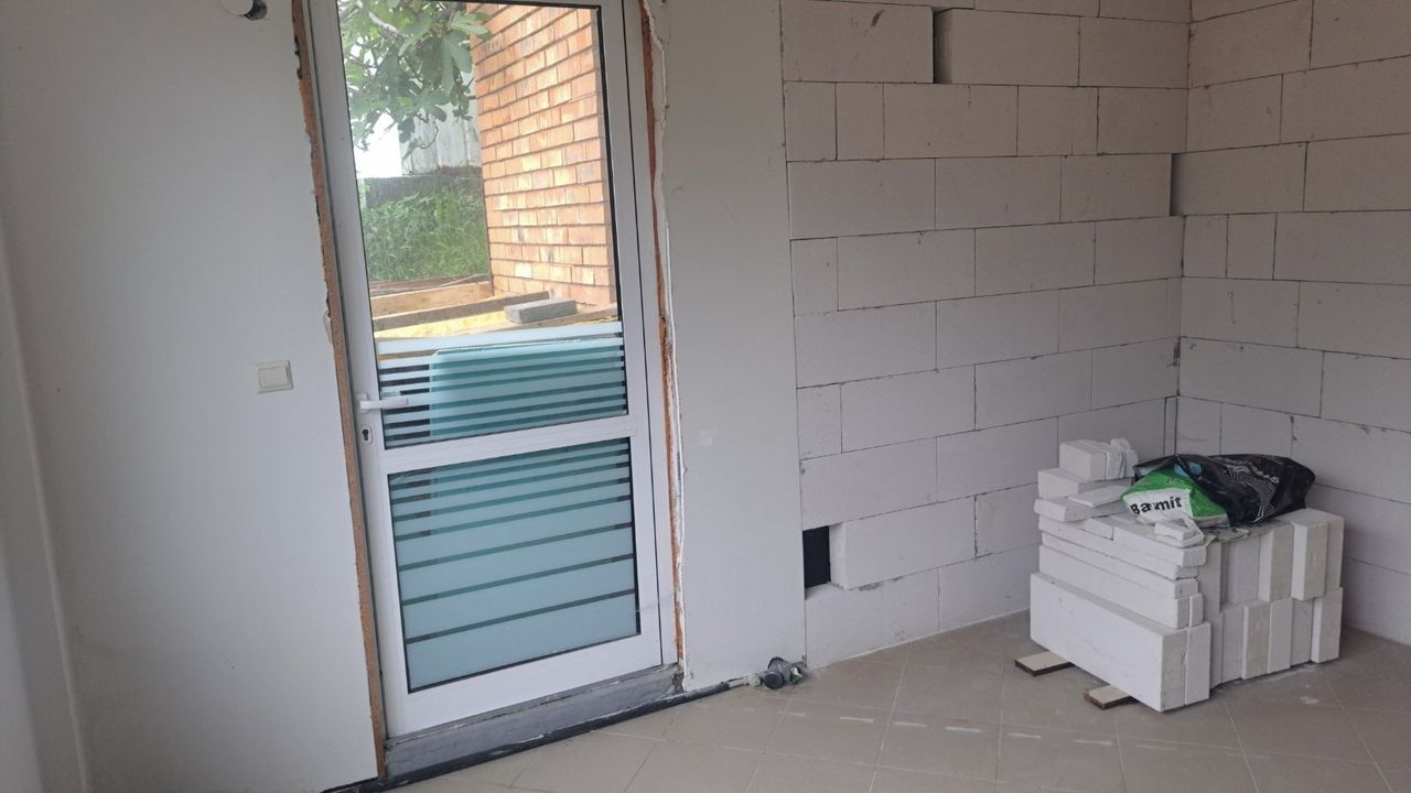 Продава се Тристаен апартамент в Ахтопол - 65 кв.м за 754 €/кв.м - Снимка #2