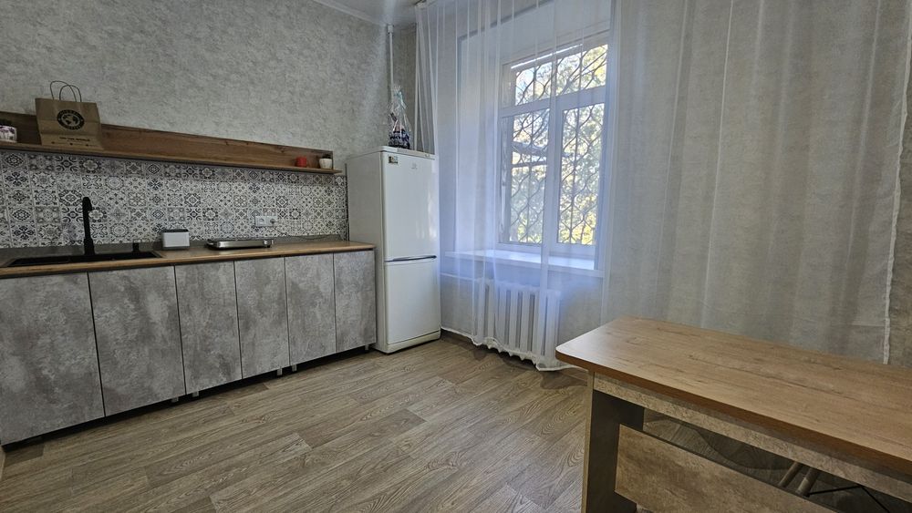 Продам 1-комнатную квартиру Сталинку р-н парка Казахстан