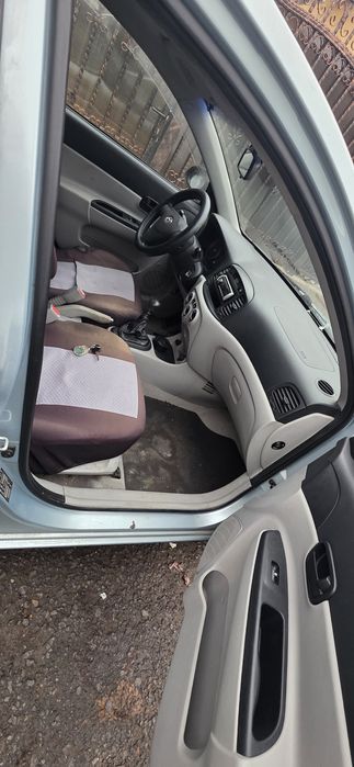 Dezmembrez hyundai accent  1.5crdi 2008 136000km