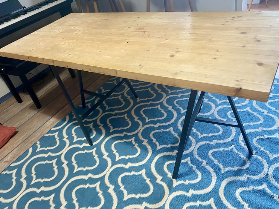 Маса/бюро от естествено дърво и метални крака