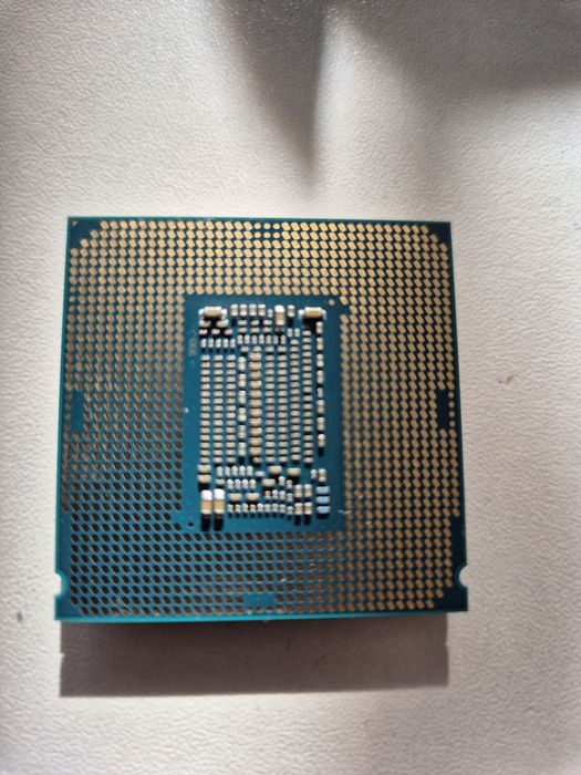 Vand procesor i3 9100f