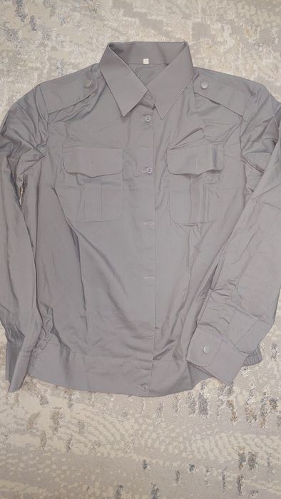 Продаются военные рубашки.