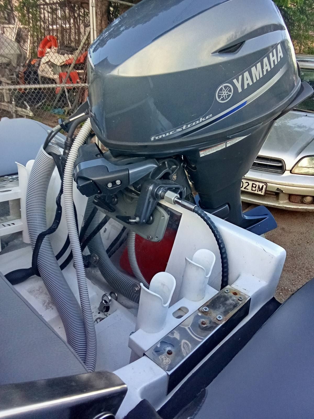 Извънбордов двигател за лодка Yamaha 20 hp като нов-2020г на 230часа