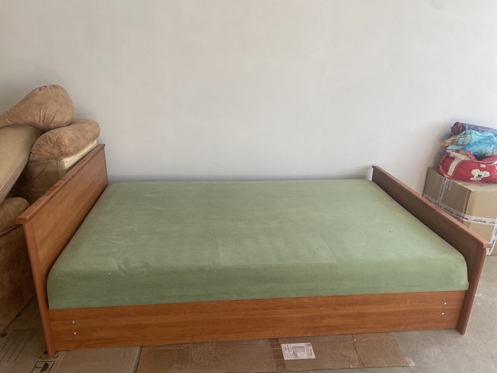 Продам кровать полуторку с отделом для склалирования белья
