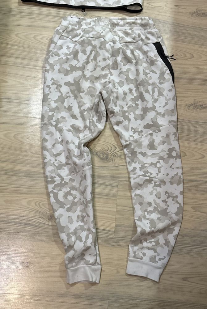 Рядък Nike Tech Fleece мъжки екип