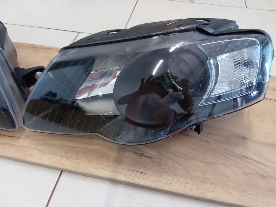 Faruri,Becuri H7/H7 VW Passat B6 2005-2010 stanga,dreapta Fundal negru