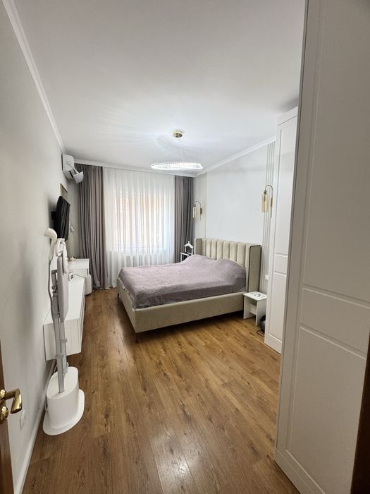 Продам двухспальную кровать и ортопедивечкий матрац