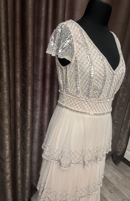 Елегантна дълга рокля Lace & Beads с пайети и перли