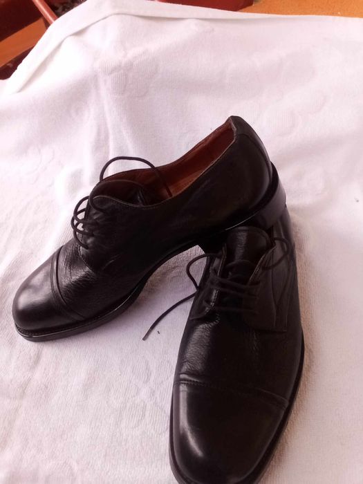 Pantofi de piele culoarea neagră