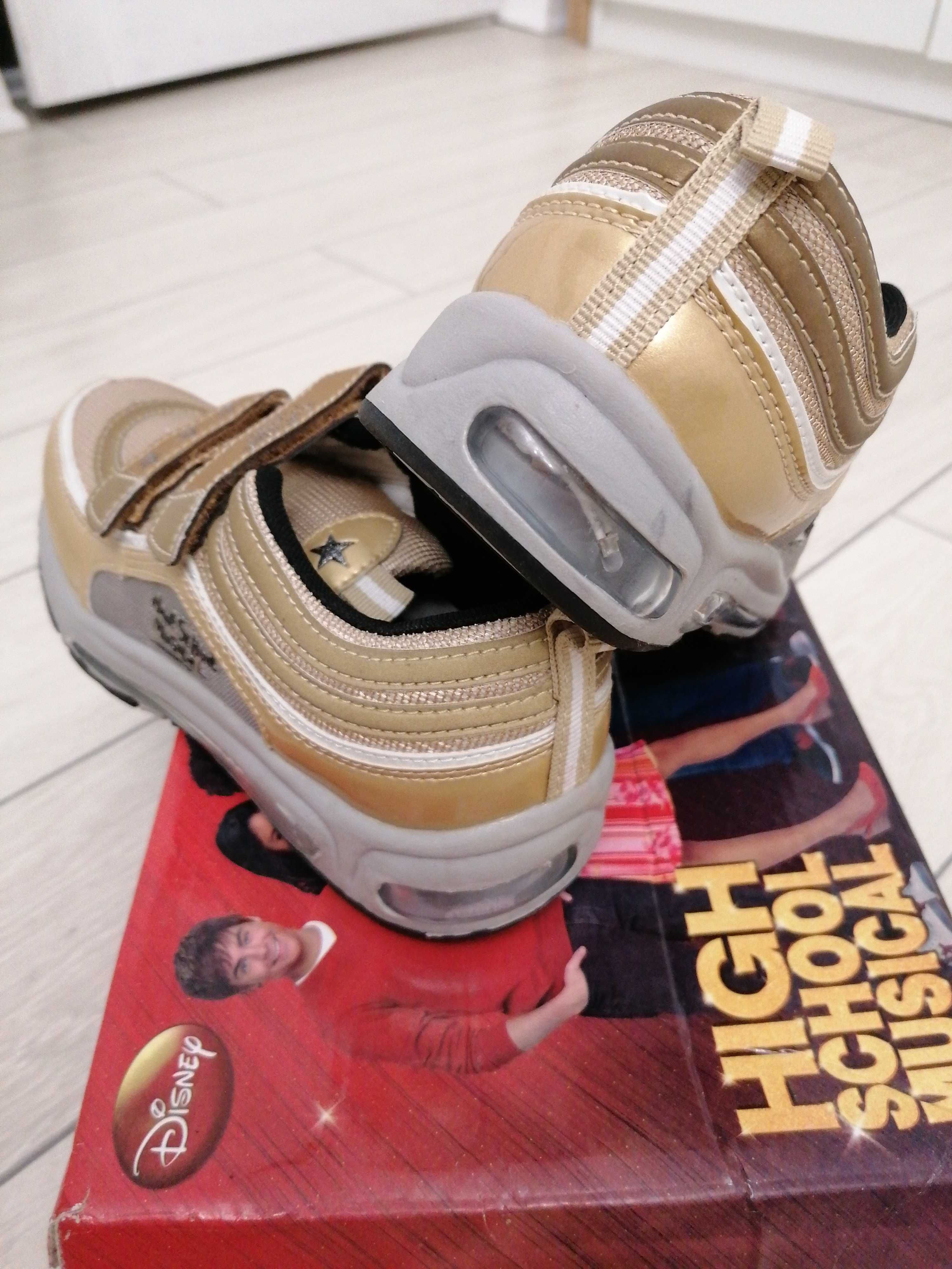 Pantofi sport ( adidasi) noi, cu leduri, pentru copii, marime 33