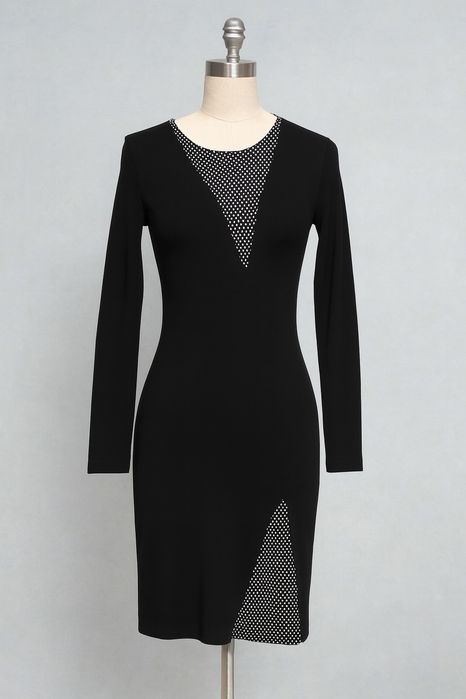 Черна рокля с камъни