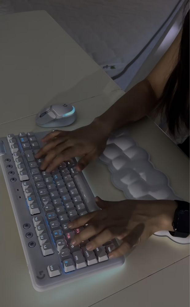 Logitech клавиатура G715 , мышка G705