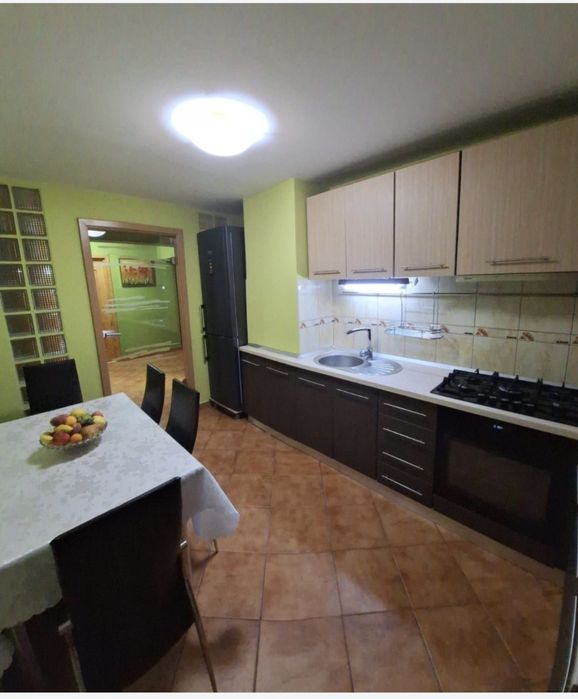 Vând apartament cu 4 camere în Câmpeni
