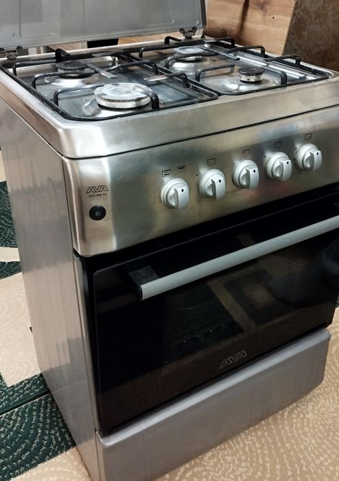 Продаю Б/У газовую плиту в отличном состоянии