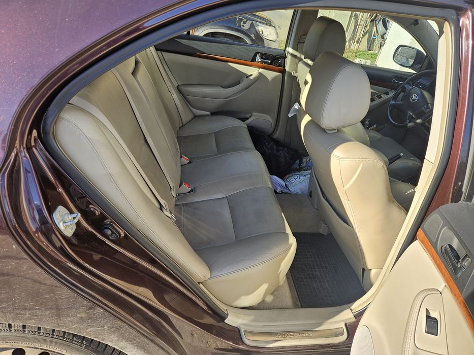 Toyota avensis 2.2 150 cp