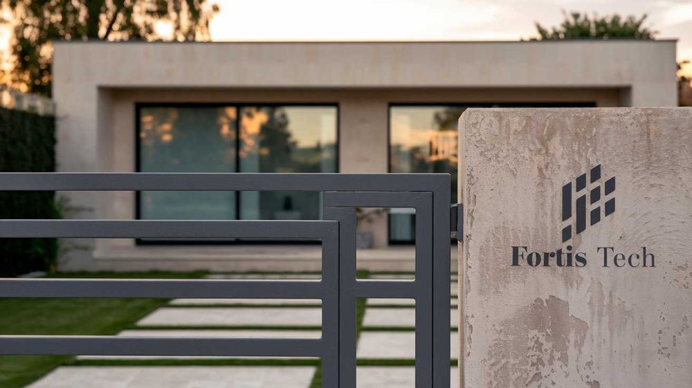 Gard jaluzea Șipcă Metalică Ideală pentru Garduri Durabile și Estetice