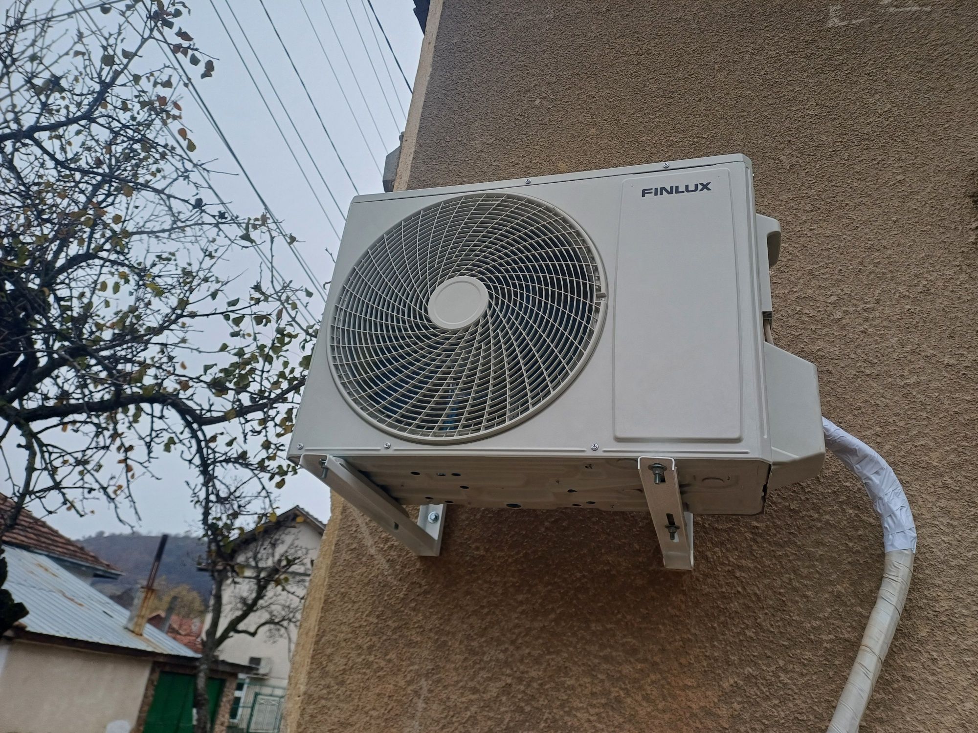 Из Монтаж и демонтаж  на климатици