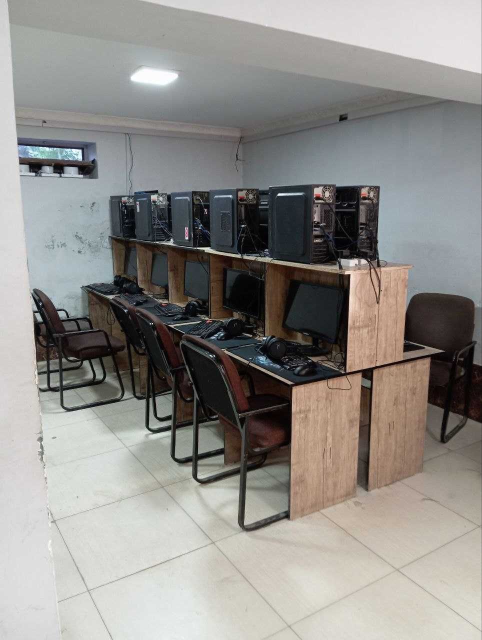 Компьютер (игровой) сотилади, стол-стули билан бирга. 26-комплект.