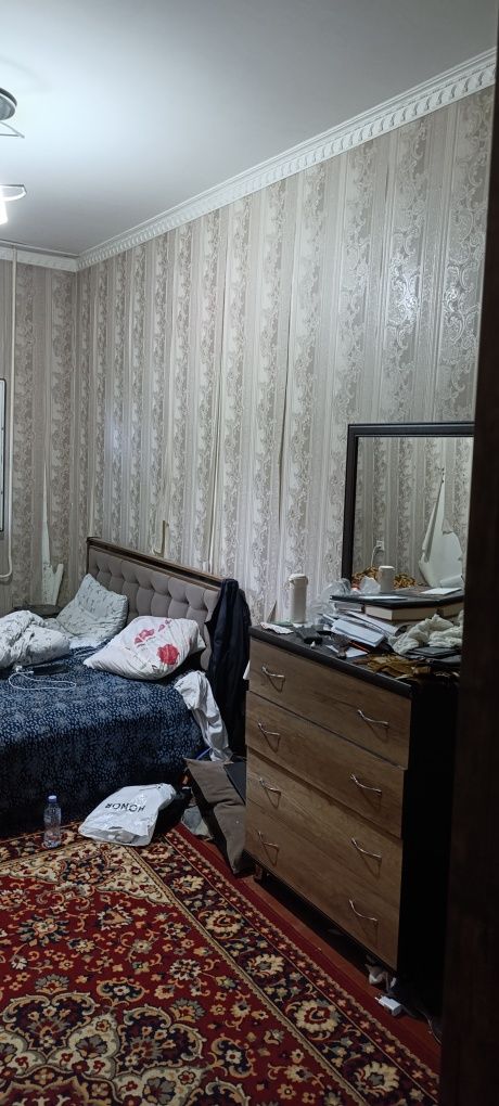 Uchtepa 21 kvartalda 2 honali uy.