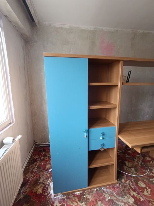 Продавам секция с бюро и кухненски ъгъл с опция сън и ракла