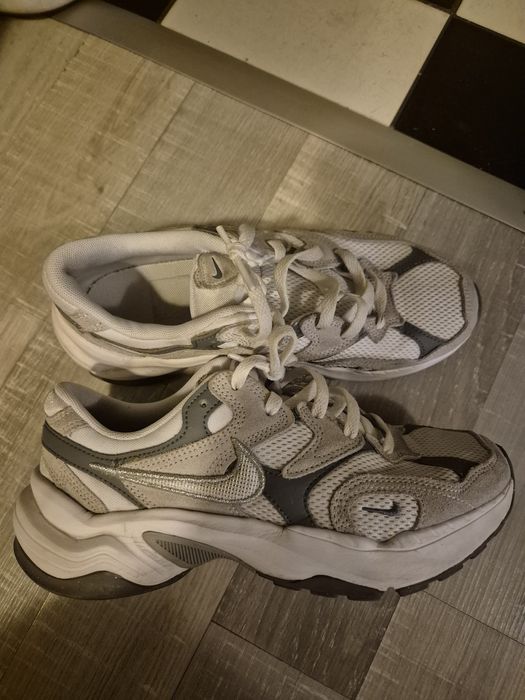 Маратонки NIKE, номер 36,5.