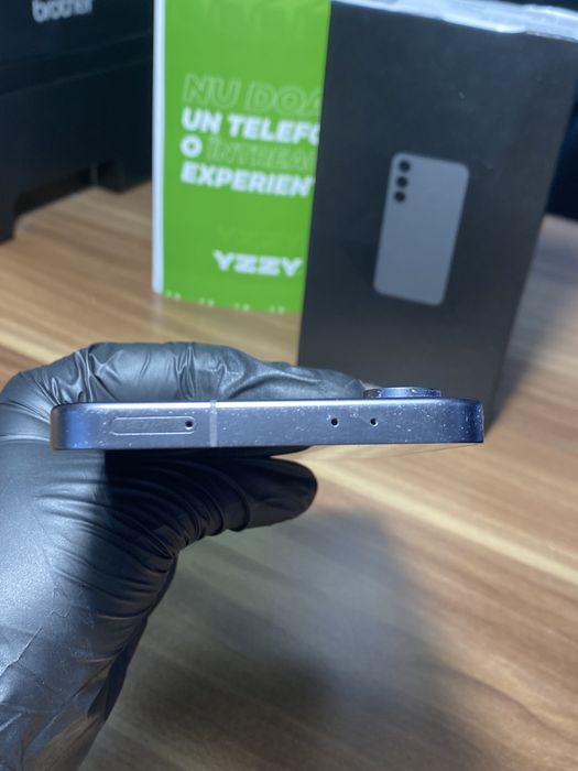 Samsung Galaxy s24 FE • 128 GB • Graphite