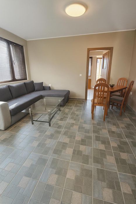 Двустаен апартамент под наем в Център