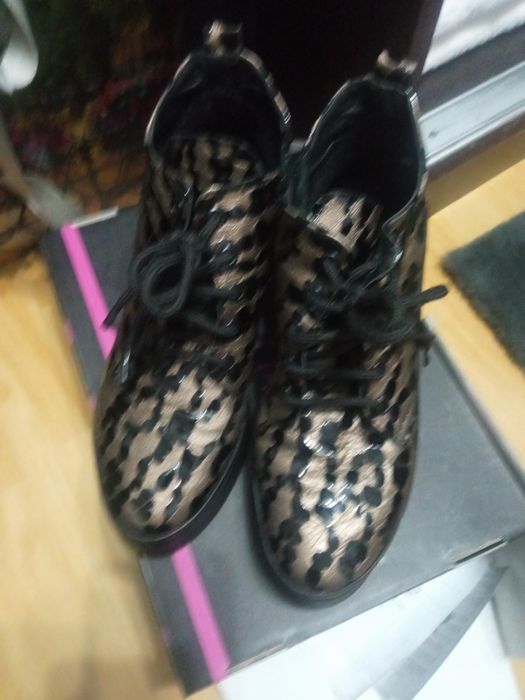 Ghete dama  purtă o singura data