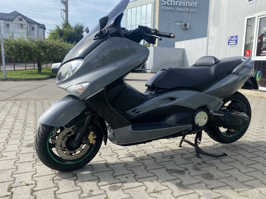 Se vinde maxi scuter Yamaha T Max an 2004