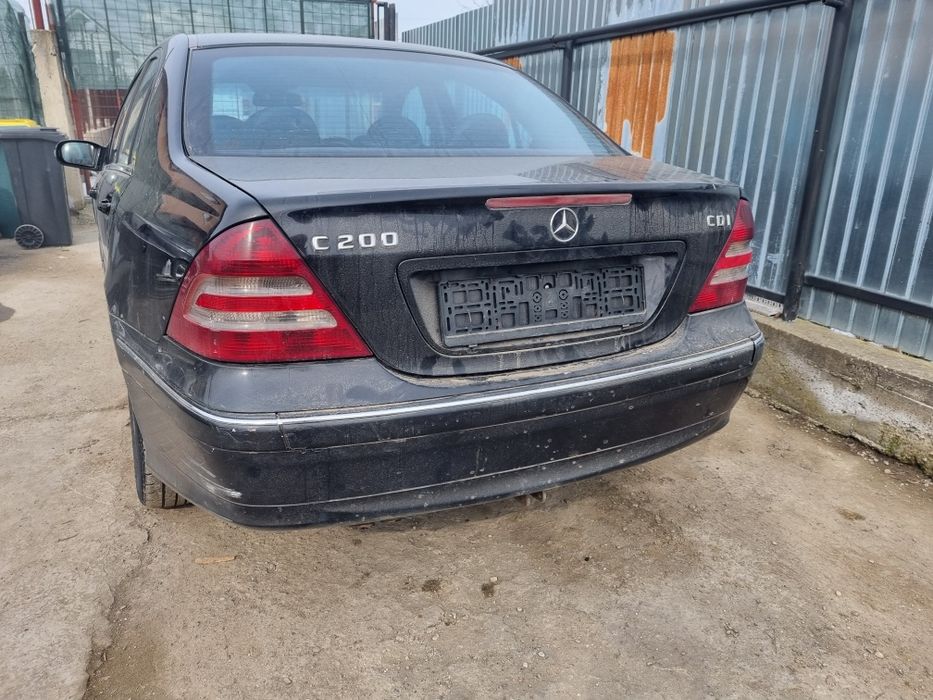 Dezmembrez Mercedes C200 2.2 cdi w203