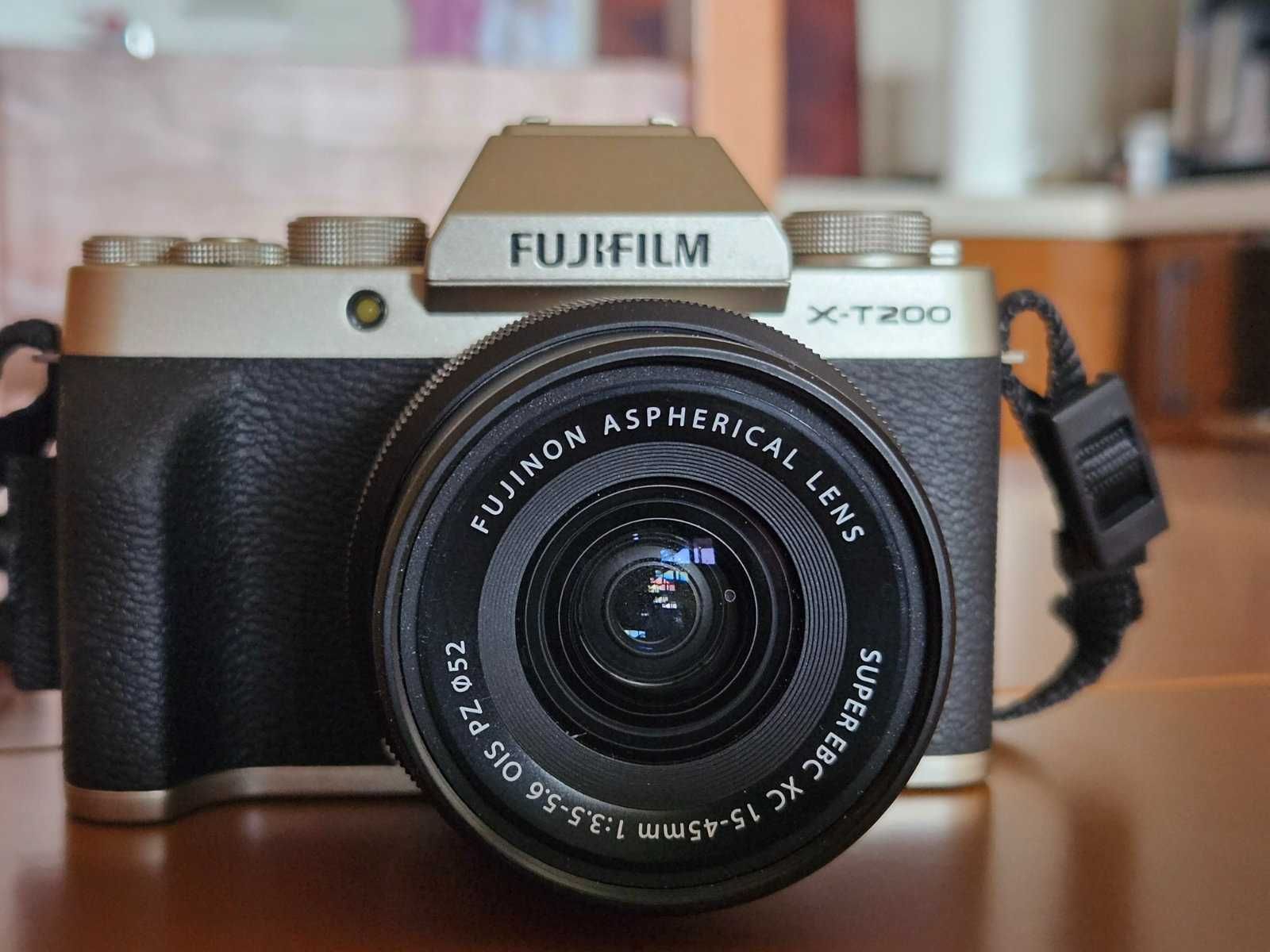 Fujifilm X-T200 + обектив Fujifilm Fujinon XC 15-45mm f/3.5-5.6