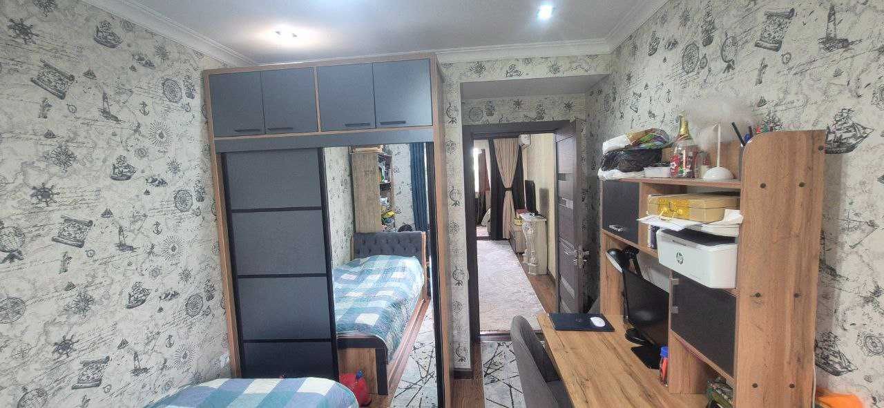 Продаётся 3-комнатная в Ц-5, 70м². Кафе Ширин, парк Анхор КИРПИЧ