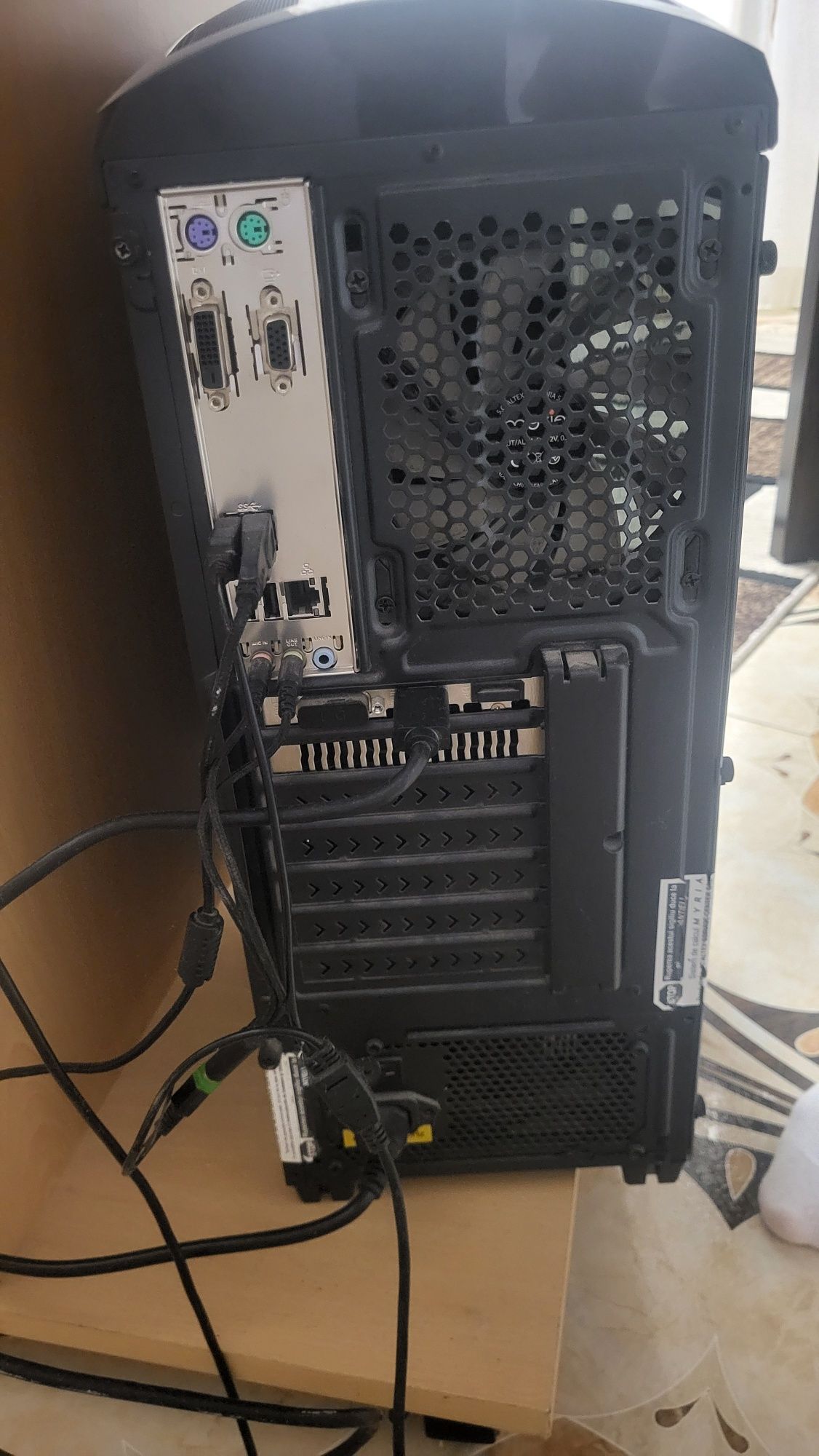 Vând pc gaming dar bun și pentru multitasking cu tot cu monitor