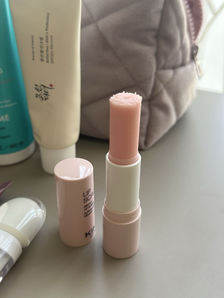 Козметика Clarins, Moroccanoil, Kiko Milano, Beauty of Joseon, несесер