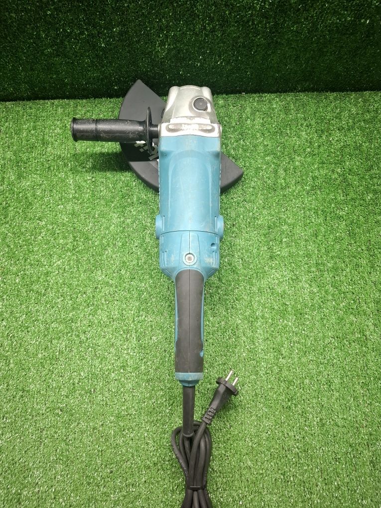 Голям шлайф на Makita GA9050R