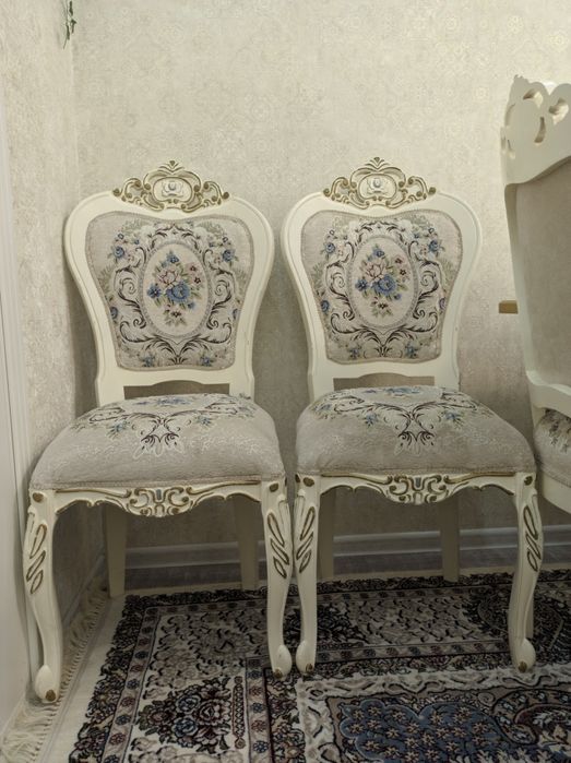 Стол ва стул Ок рангда холати зор! Срочно