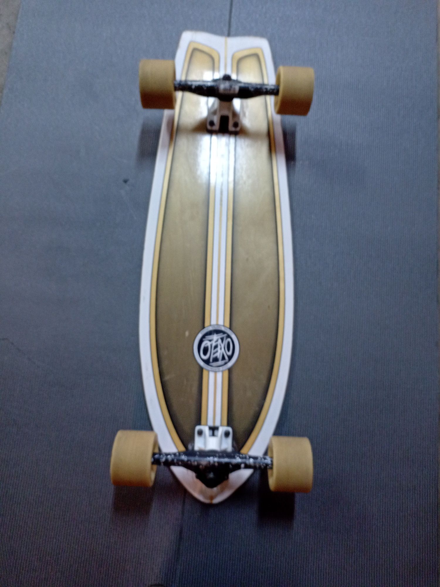 Vând placa skateboard in stare foarte buna