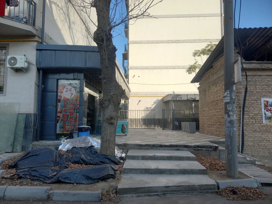 Готовый бизнес продается. Магазин рядом метро Олмос в военном городке.