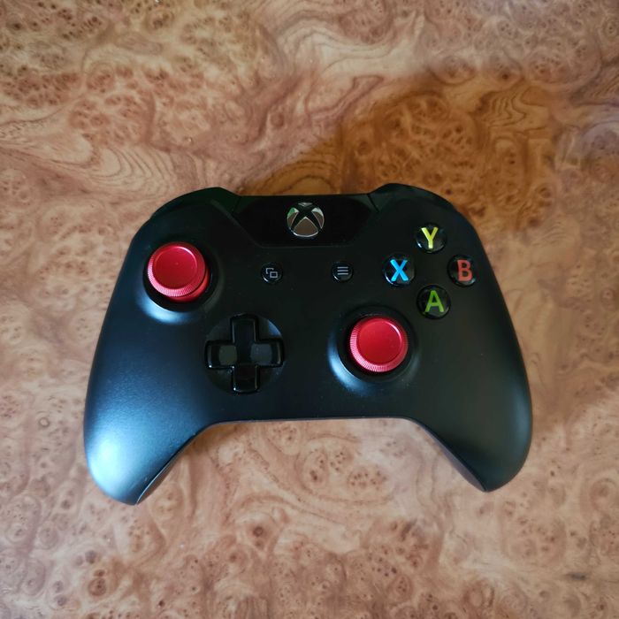 XBOX ONE 1TB + Kinect камера, 2 джойстика, 2 игри PS4 PS5 PlayStation